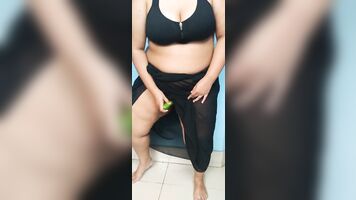 Saudi Arabian Maid Fuck Hard With Cucumber - hard fuck