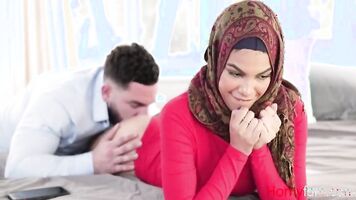 Virgin Stepsis In Hijab Fucks - Maya Farrell