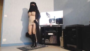 upskirt muslima veiled big boobs